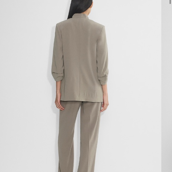 Aritzia Babaton Tan Women's Power Blazer - Mirror Crepe - Picture 5 of 5